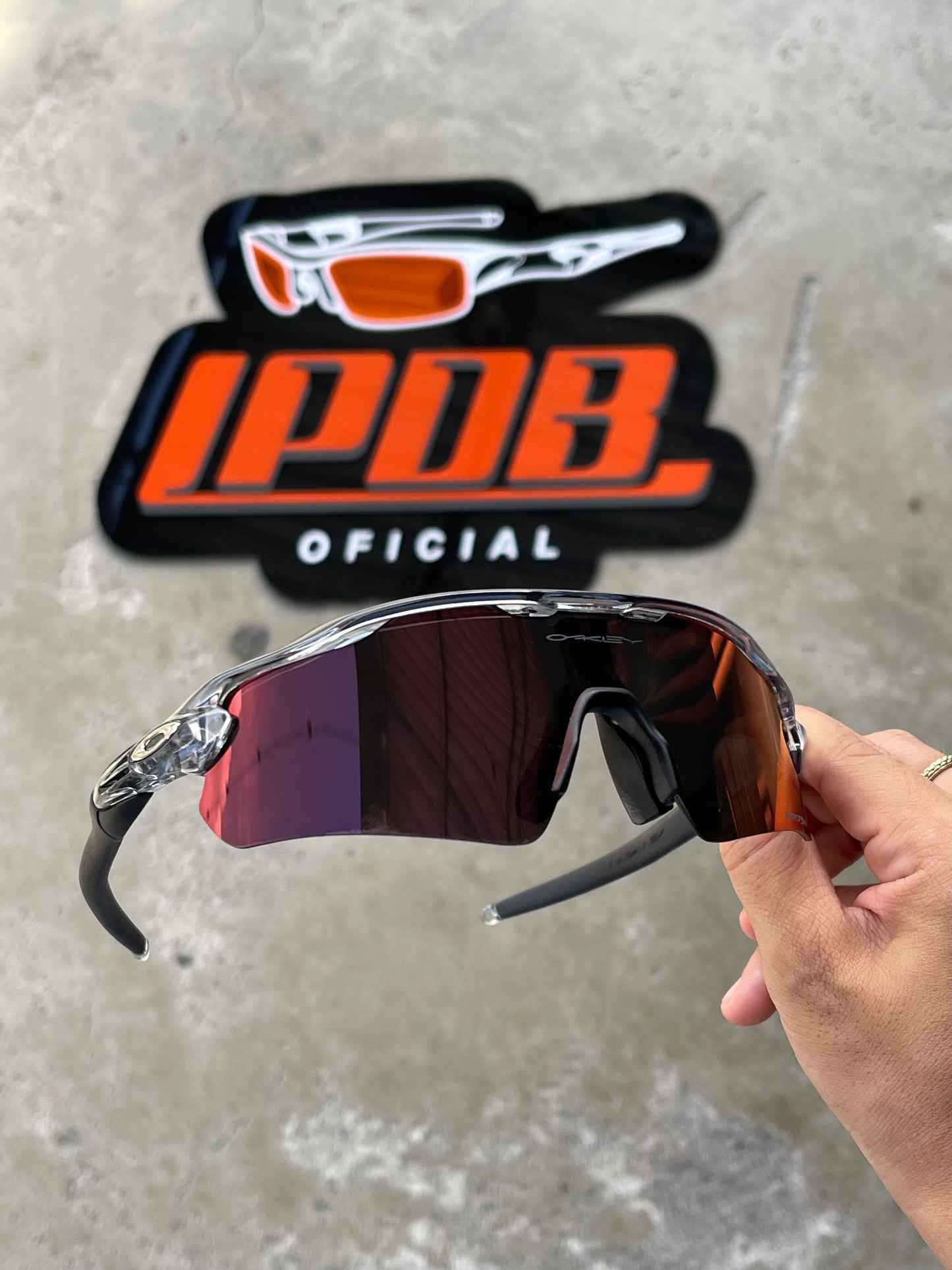 Óculos de Sol Radar EV Cinza Lente Dark Ruby
