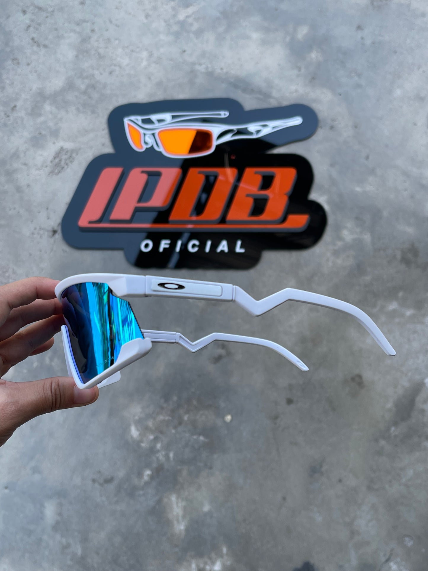Óculos de Sol BXTR Esportivo Branco Lente Ice Thug